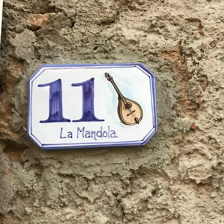 La Mandola *